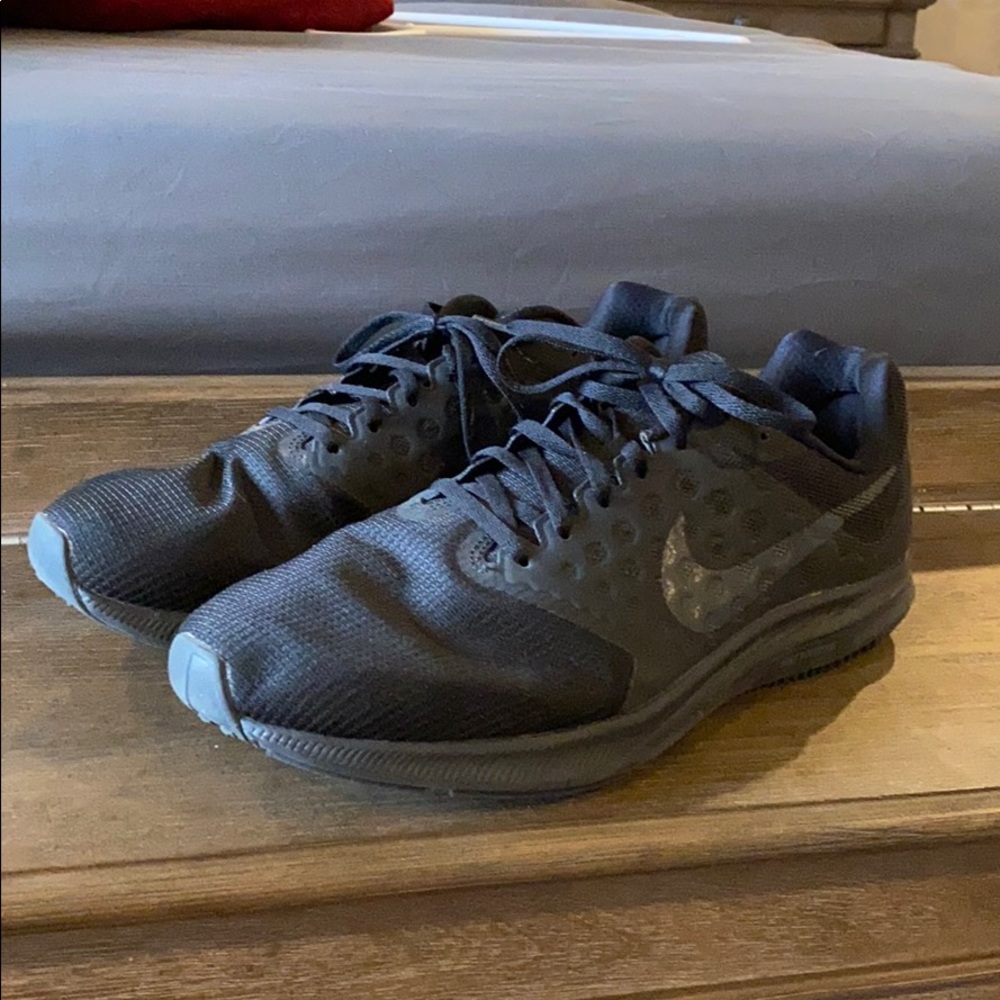 Black Nike Shoes